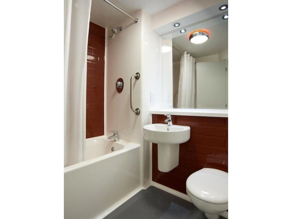 Travelodge Edinburgh Central Waterloo Place מראה חיצוני תמונה