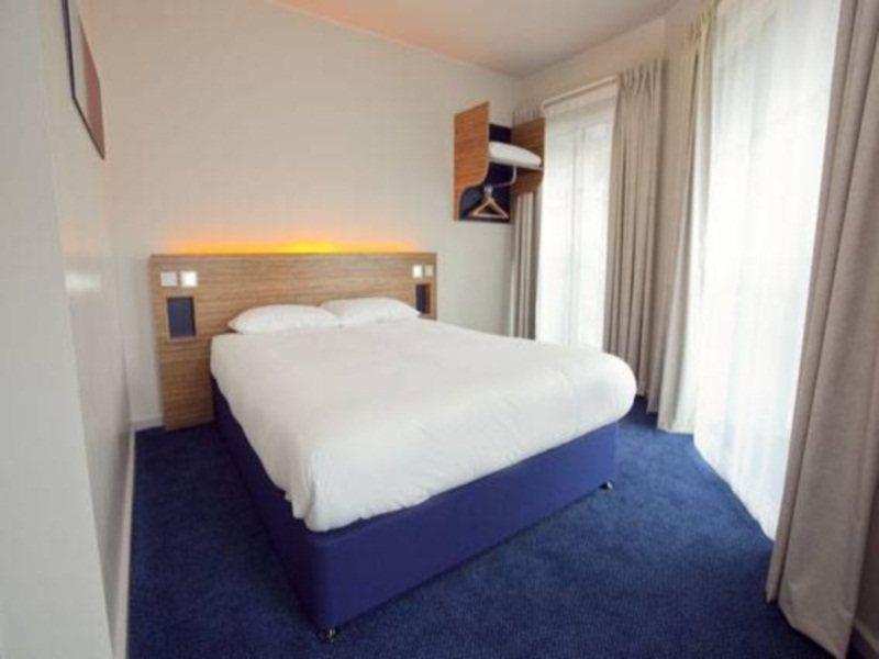 Travelodge Edinburgh Central Waterloo Place מראה חיצוני תמונה
