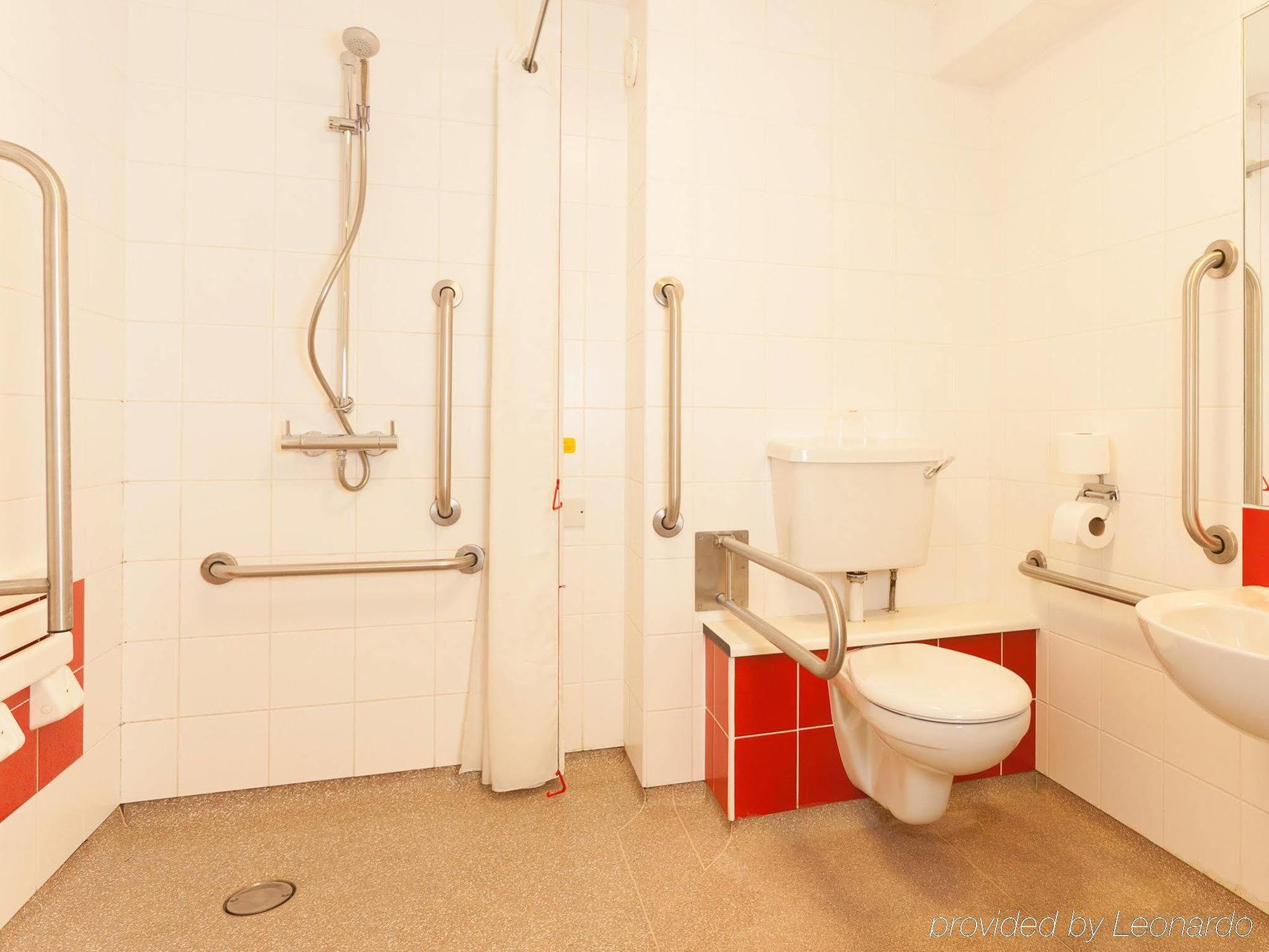 Travelodge Edinburgh Central Waterloo Place מראה חיצוני תמונה